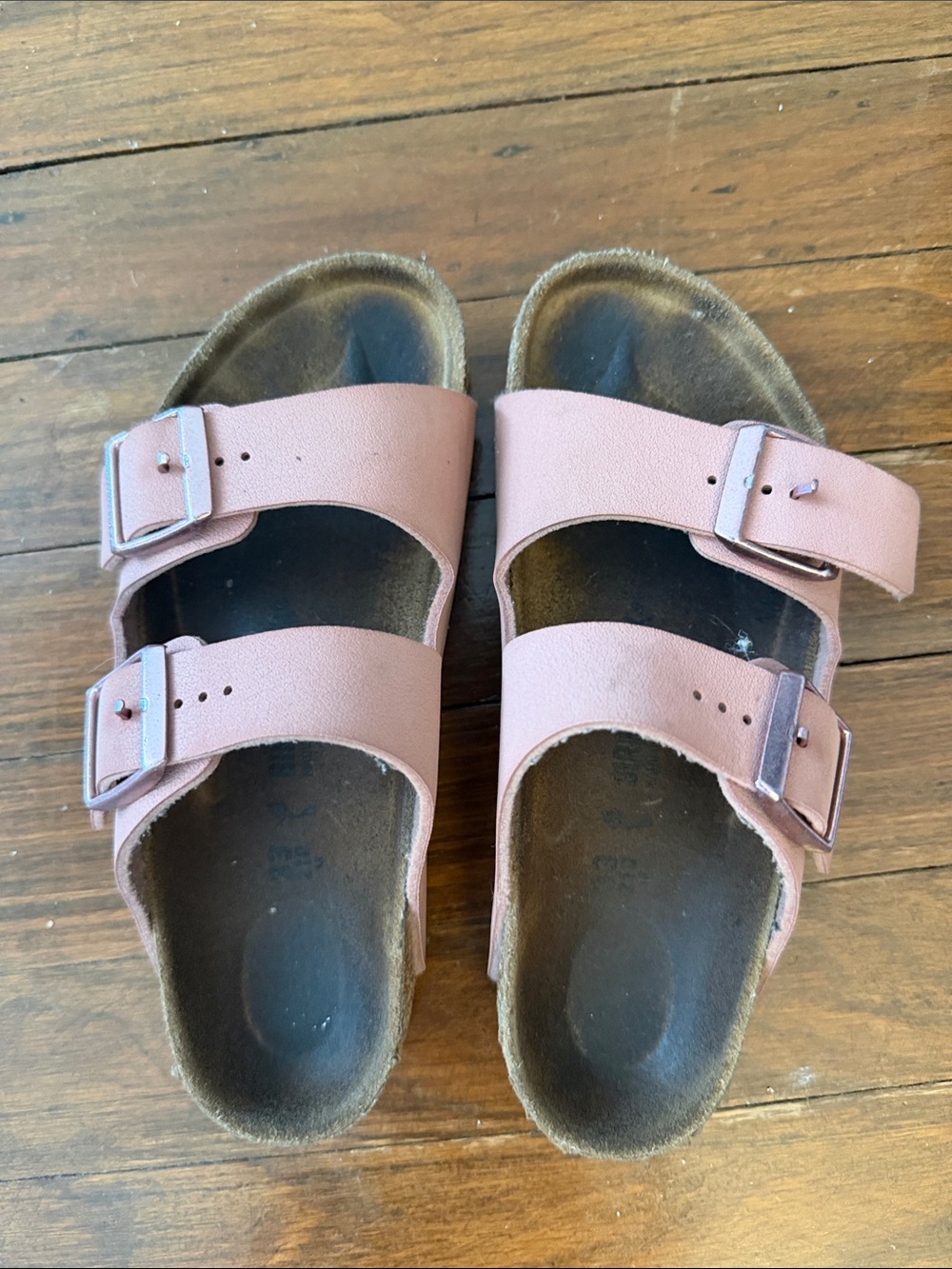 Birkenstock Arizona sandal size 2-2.5 youth (EU 33) pink